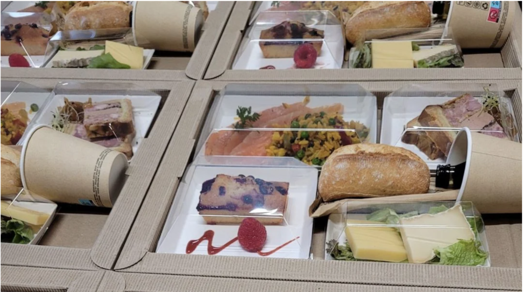 Une solution pratique pour des déjeuners d'affaires réussis grâce à nos Plateaux-repas pour réunion à Paris.