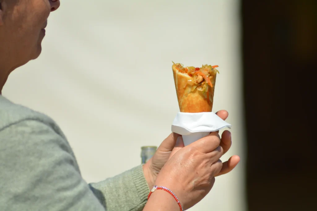 Cornet à croquer crevettes thaï et wok de légumes